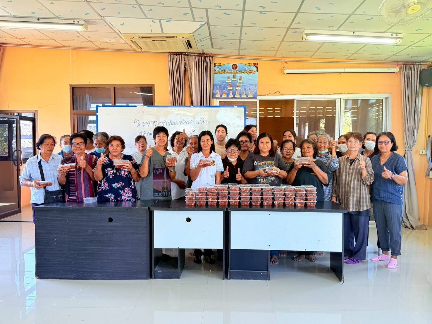 พช.โพธิ์ทอง ดำเนินโครงการสร้างสัมมาชีพครัวเรือนชุมชนที่ได้รับผลกระทบด้านอาชีพและรายได้ ที่มีศักยภาพและสามารถพัฒนาได้